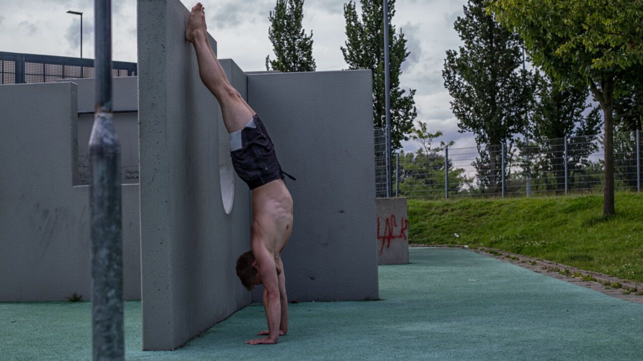 Handstand Lernen F R Anf Nger In Einfachen Schritten