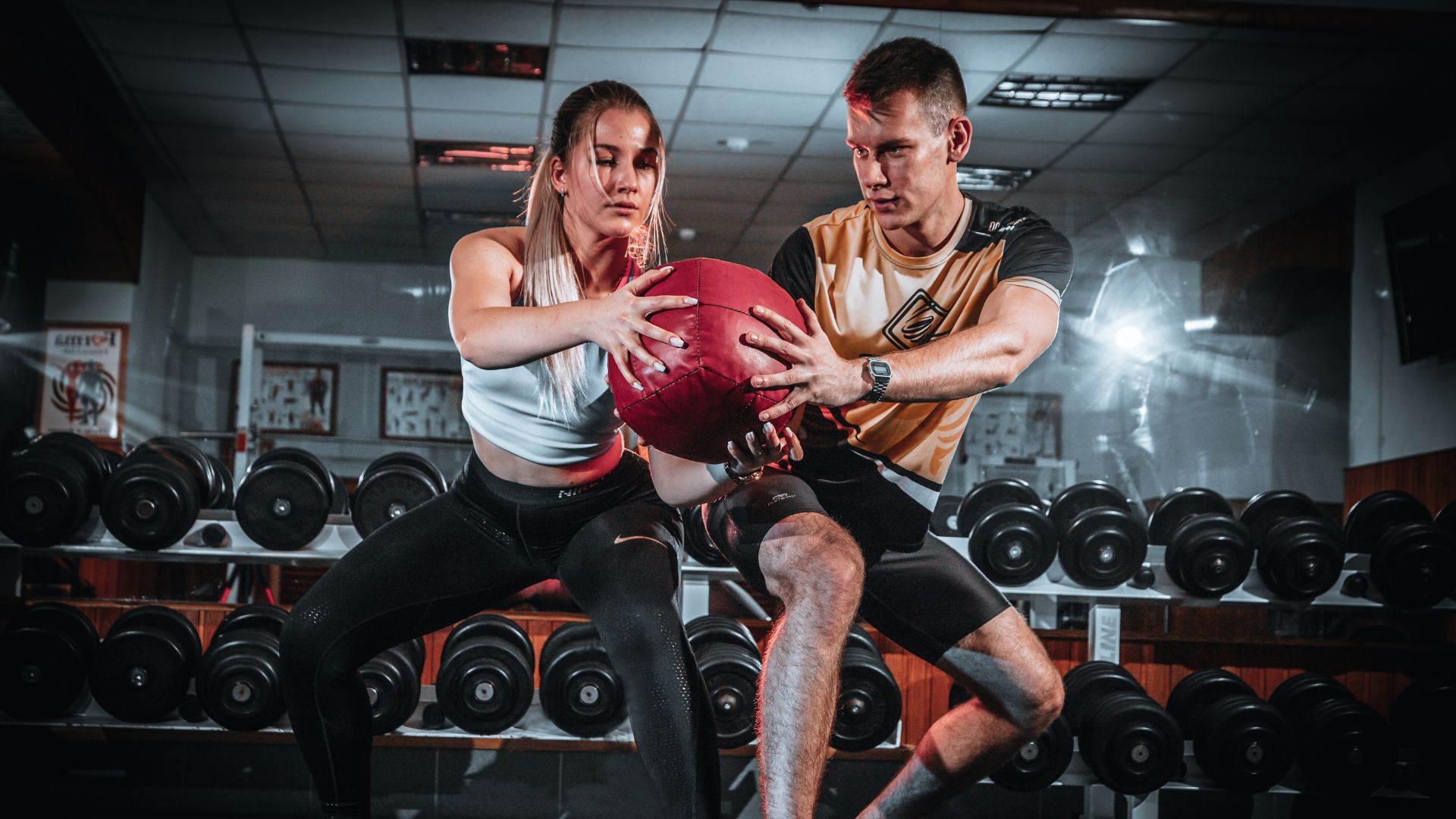 01 Couple Workout – ©www.canva.com 01 Couple Workout - ©www.canva.com