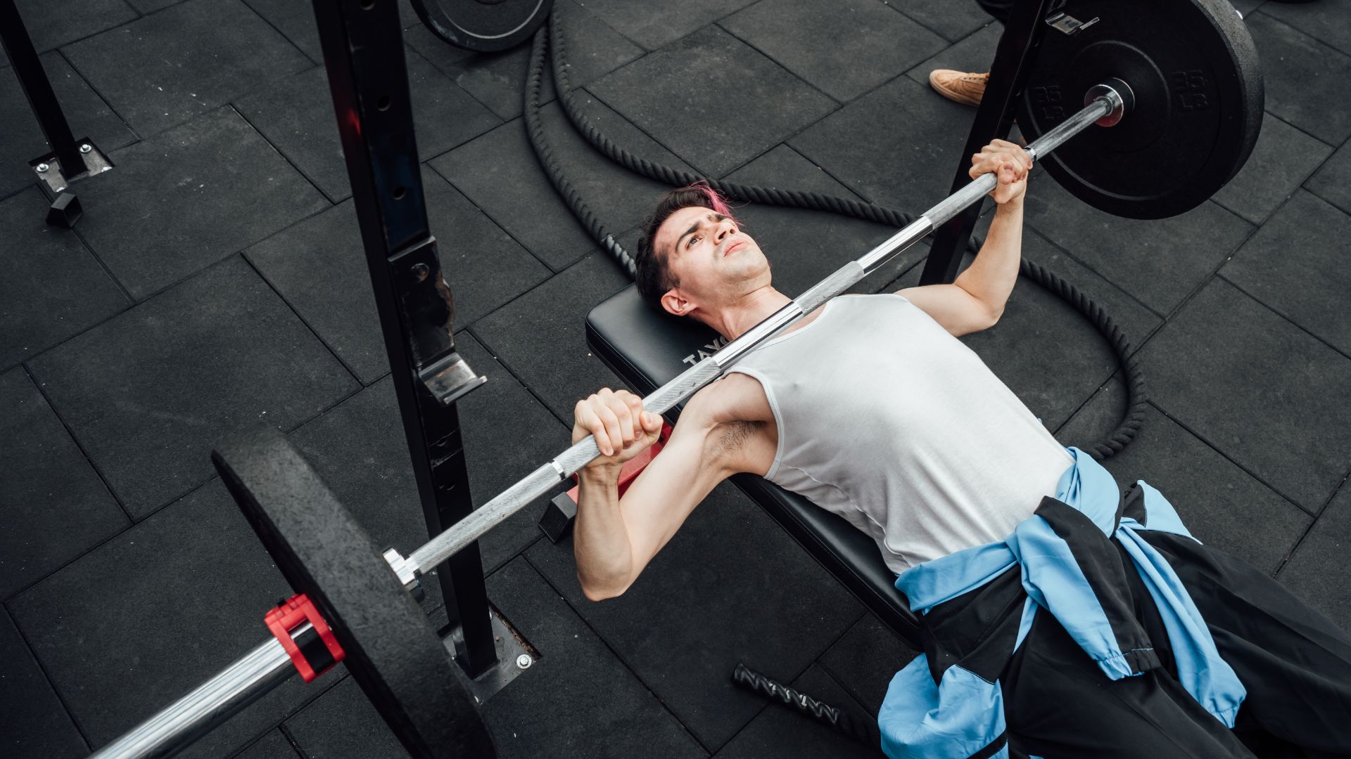 03 Bankdrücken Variationen - ©www.canva.com.