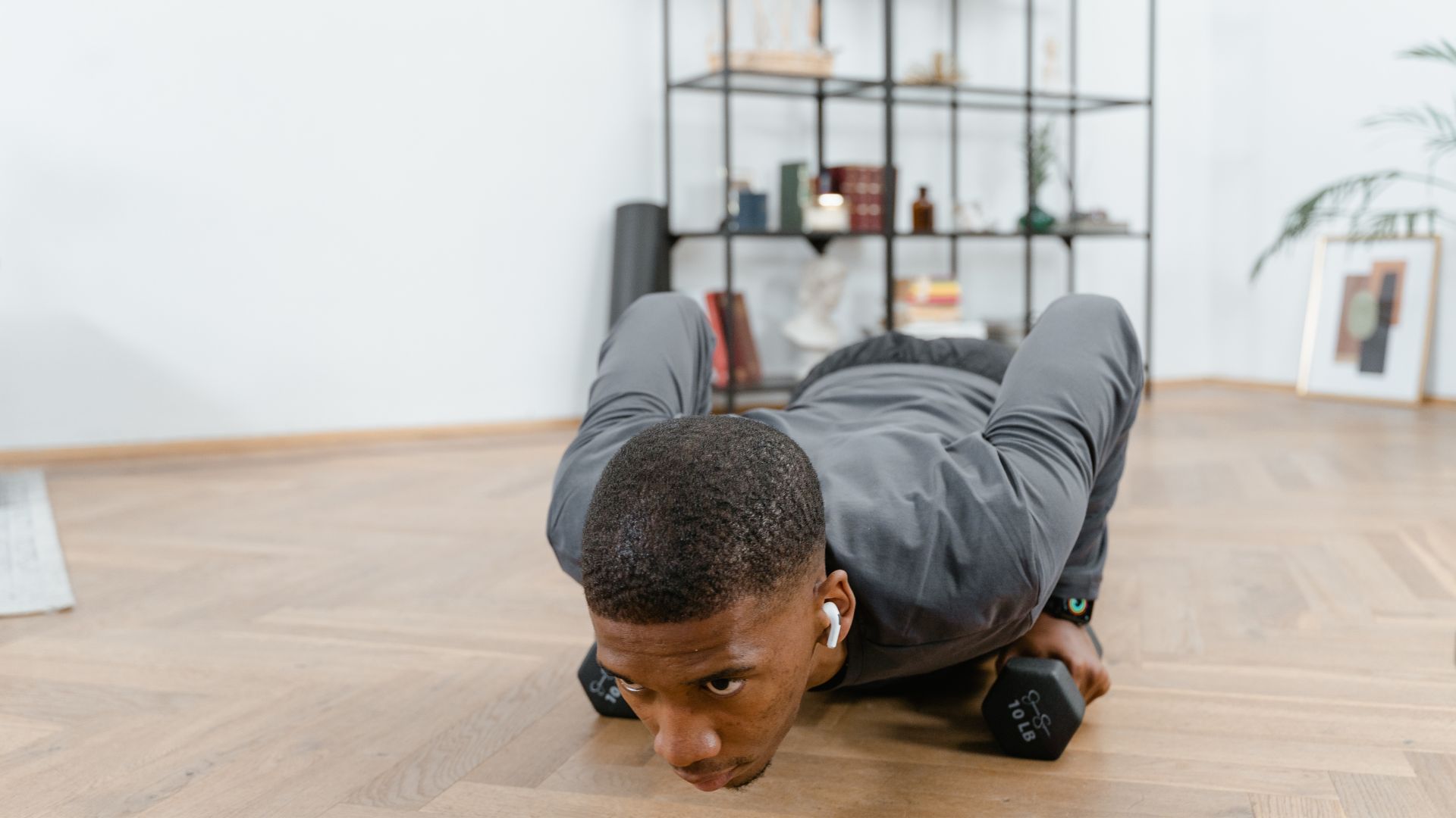 03 Fitnessübungen für zuhause - ©www.canva.com