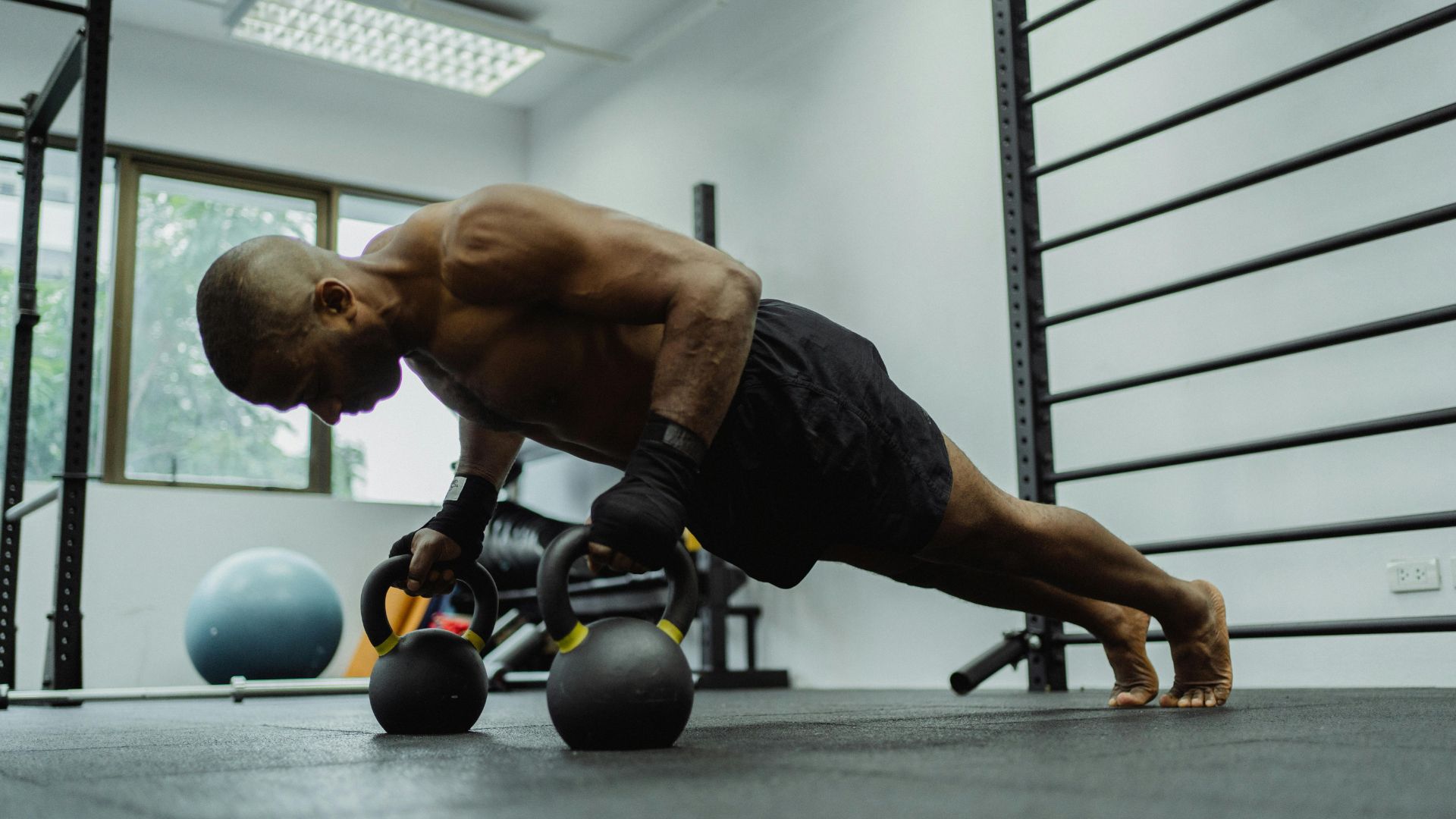 02 Atmung beim Krafttraining - ©www.canva.com