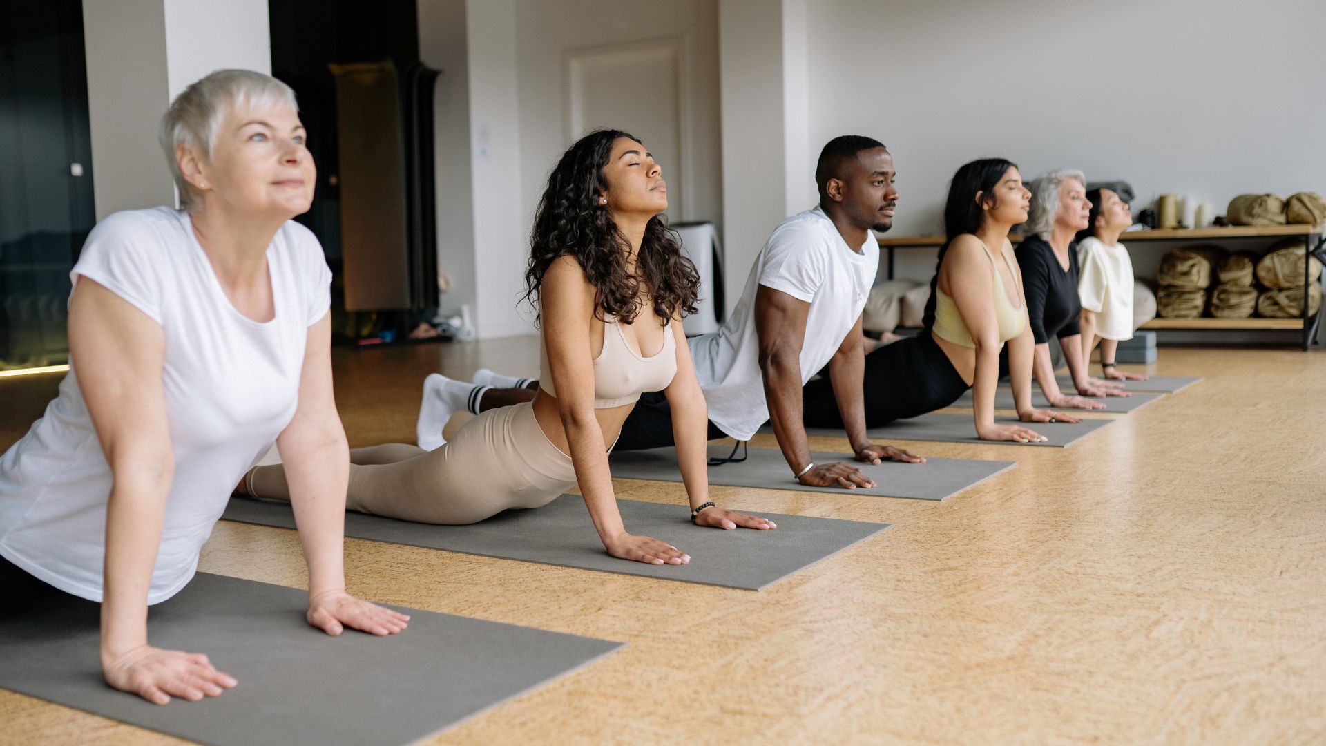 01 Yoga Kobra - ©www.canva.com